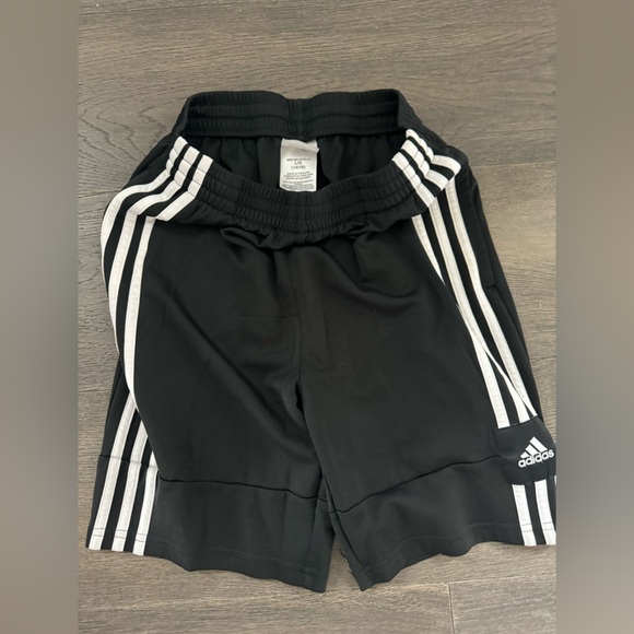 BUNDLE. 6 Boys youth shorts, 5 Adidas sz YL, 1 Nike sz YXL. Like New. - Picture 7 of 7